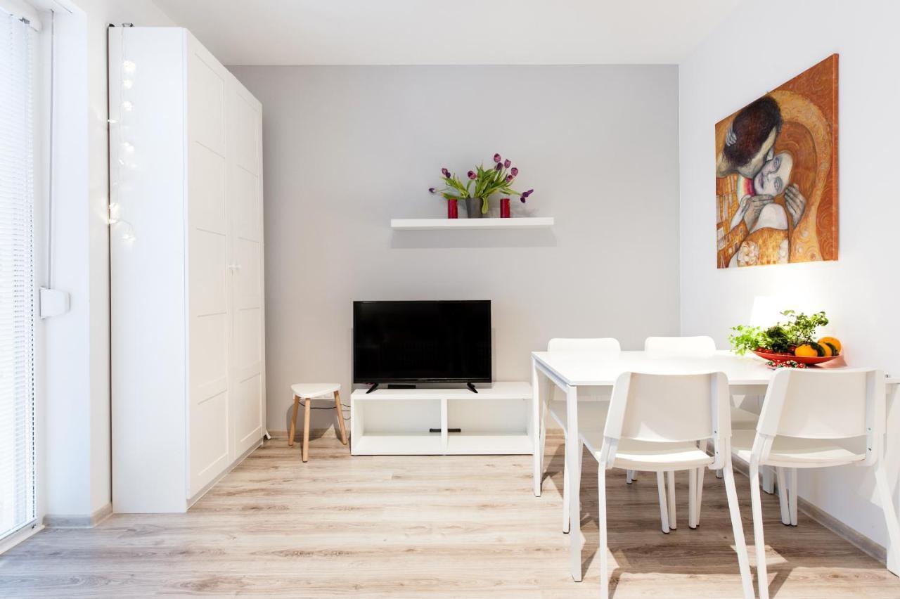 Super Apart Dywizjonu 303 175/8 Apartman Varsó Szoba fotó